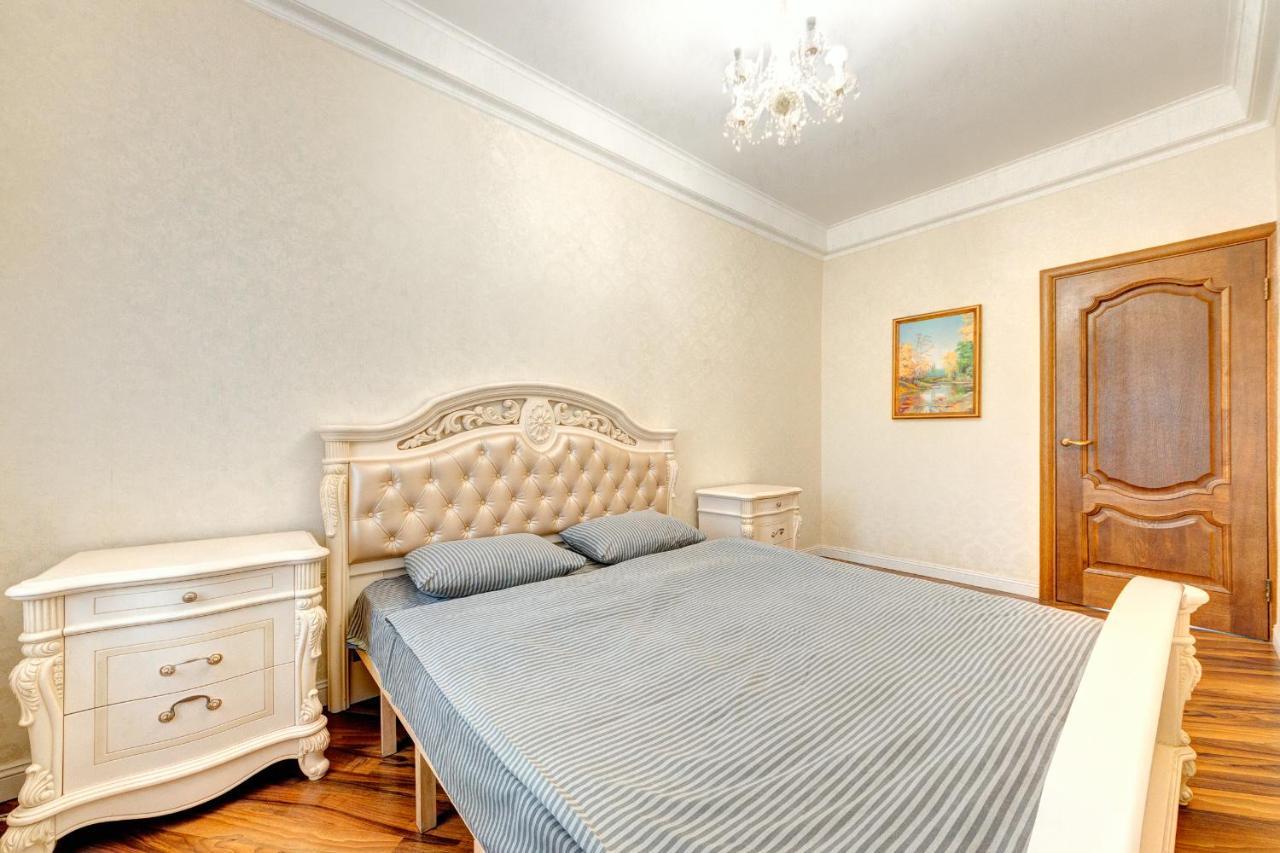 Apartments With 3 Rooms Near Palace Ukraine Kyiv Exterior photo