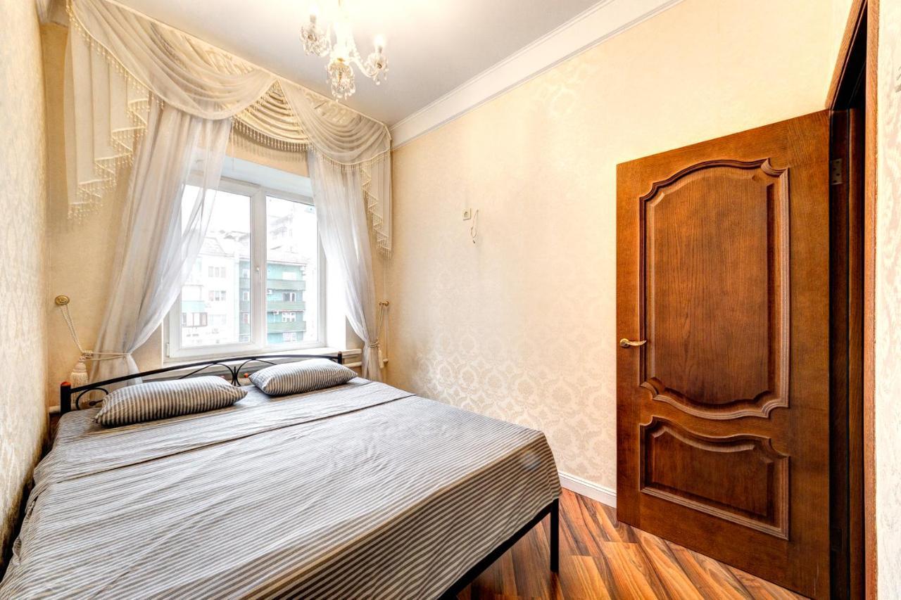 Apartments With 3 Rooms Near Palace Ukraine Kyiv Exterior photo