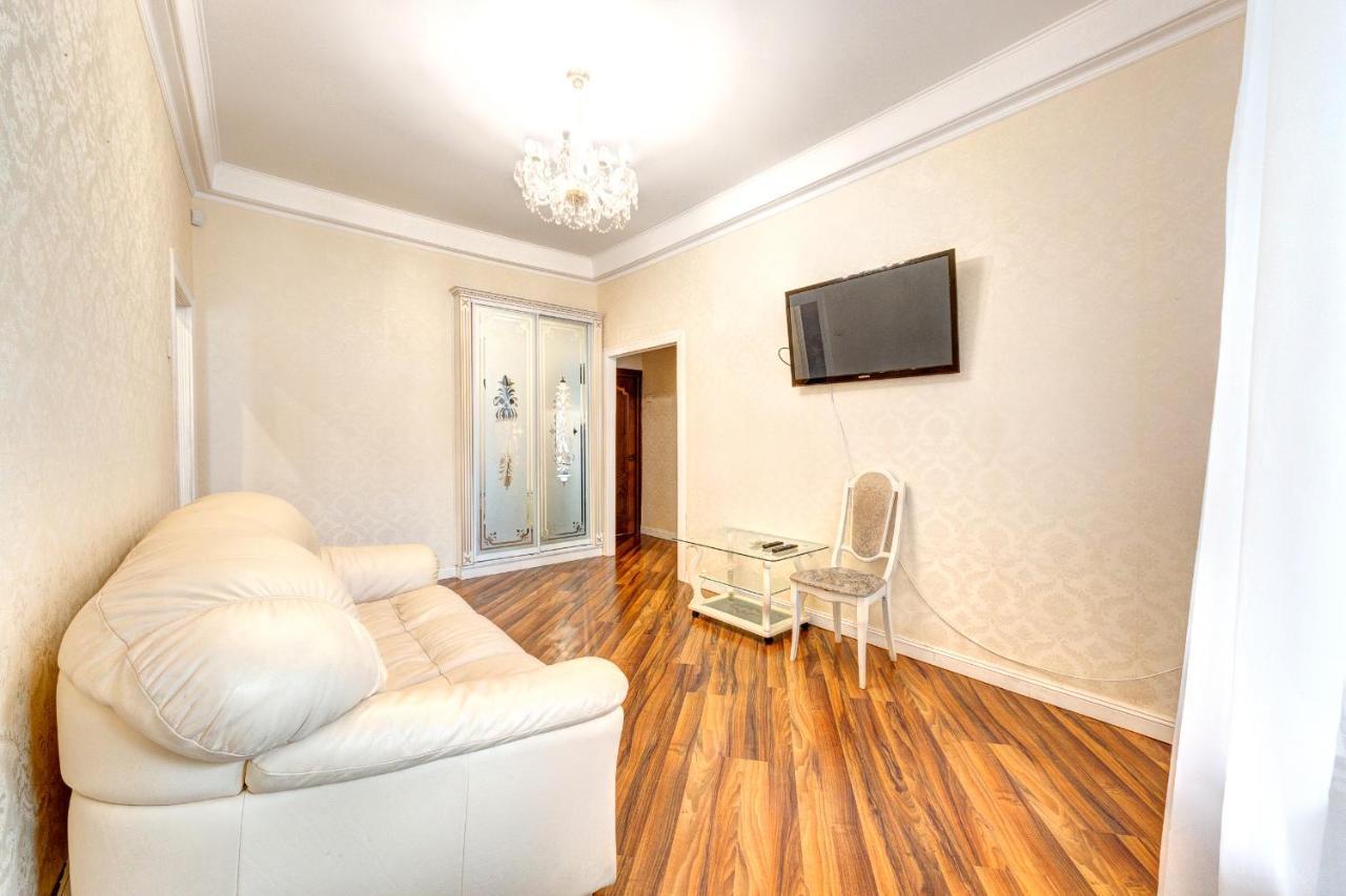Apartments With 3 Rooms Near Palace Ukraine Kyiv Exterior photo