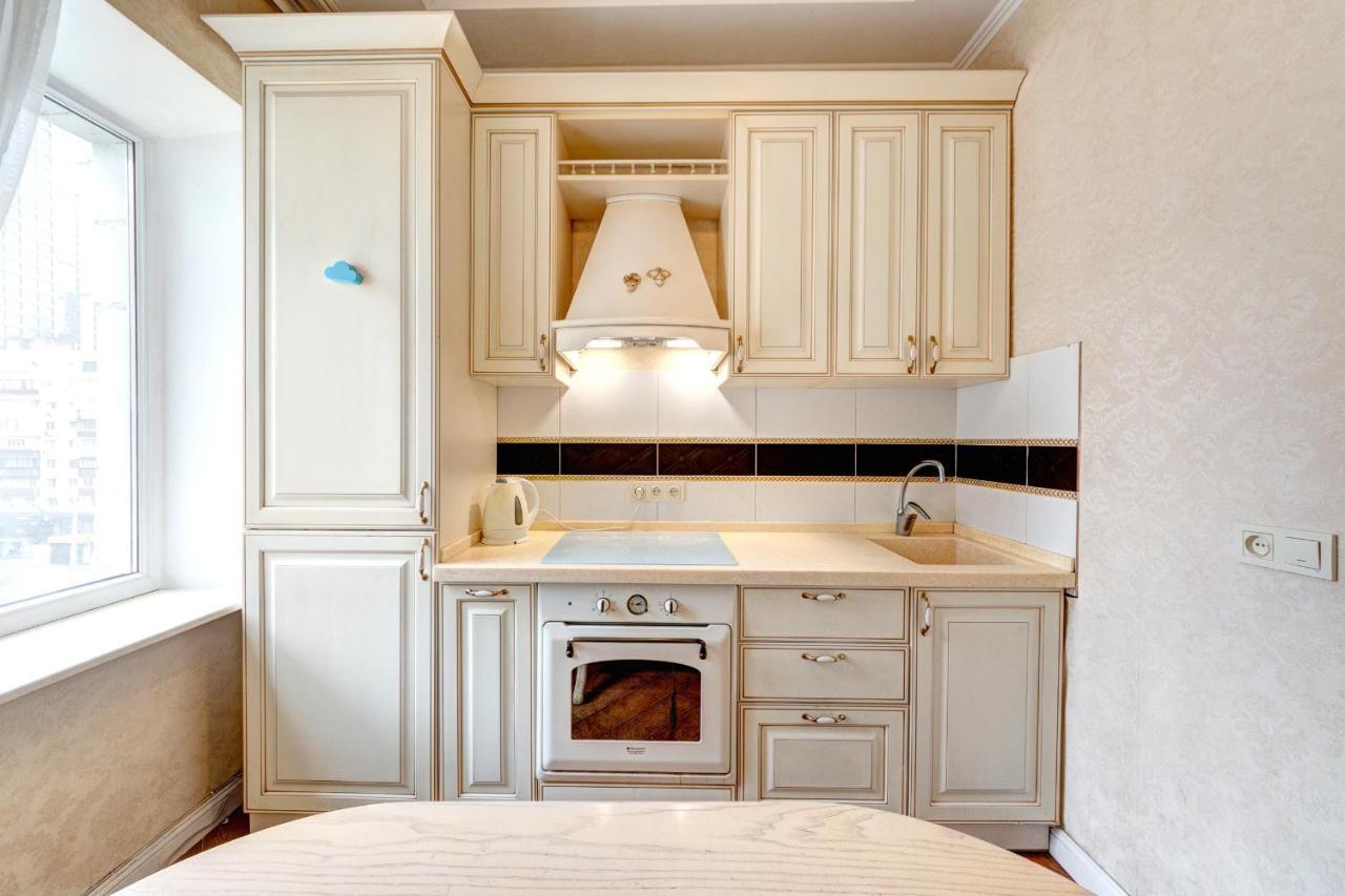 Apartments With 3 Rooms Near Palace Ukraine Kyiv Exterior photo