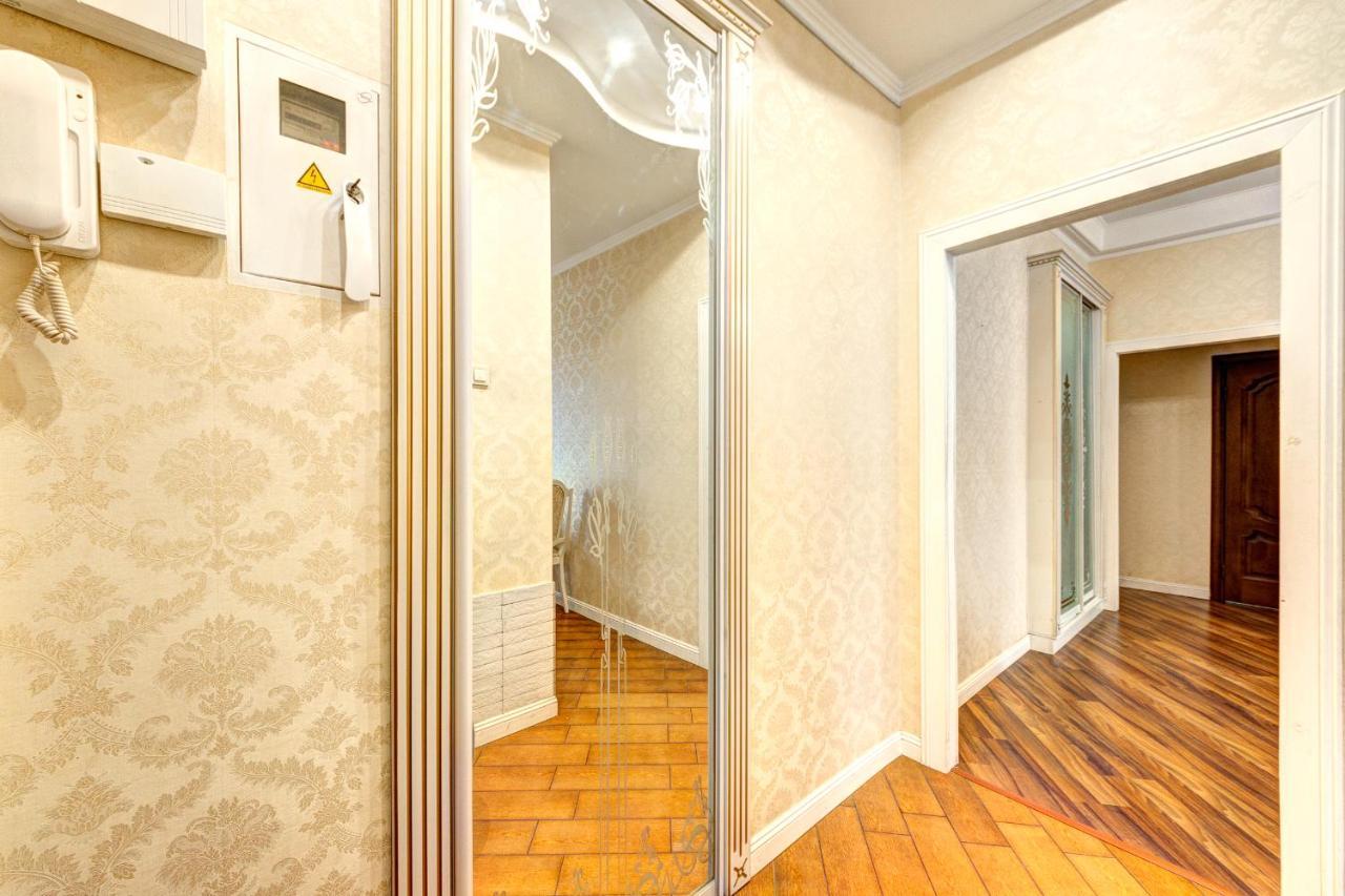 Apartments With 3 Rooms Near Palace Ukraine Kyiv Exterior photo